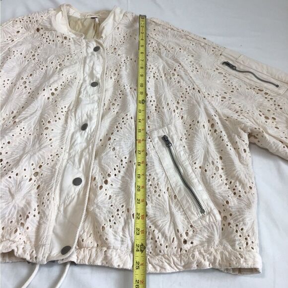 Free People Daisy Jane Ivory Eyelet Bomber Jacket Size Large - Picture 12 of 14